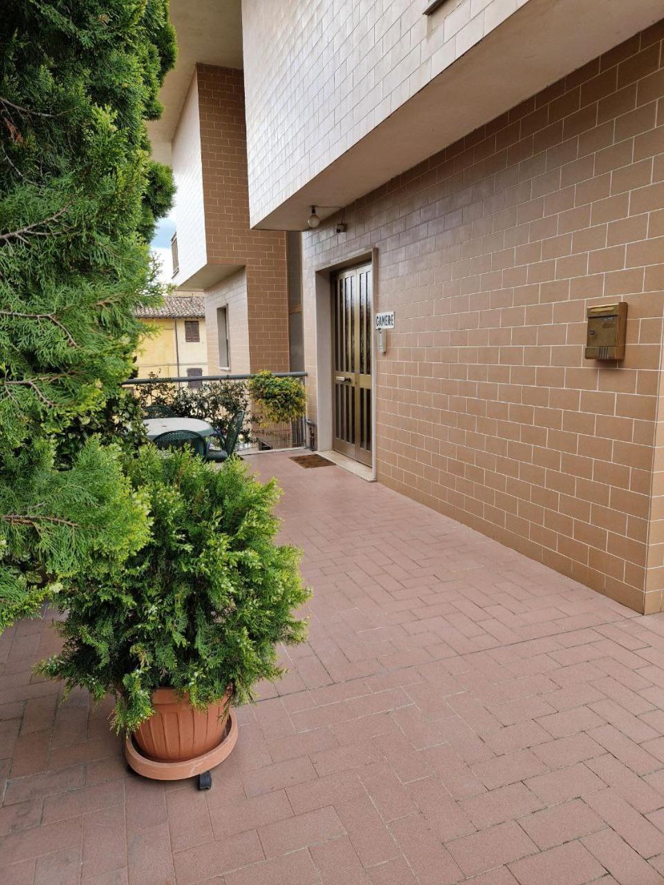גוביו Affittacamere Via Carducci מראה חיצוני תמונה